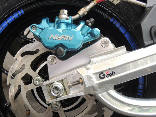 NISSIN REAR CALIPER BRACKET FOR 2 PISTON OEM FRONT BRAKE CALIPER - HONDA GROM (Non-ABS, 2014-2020)